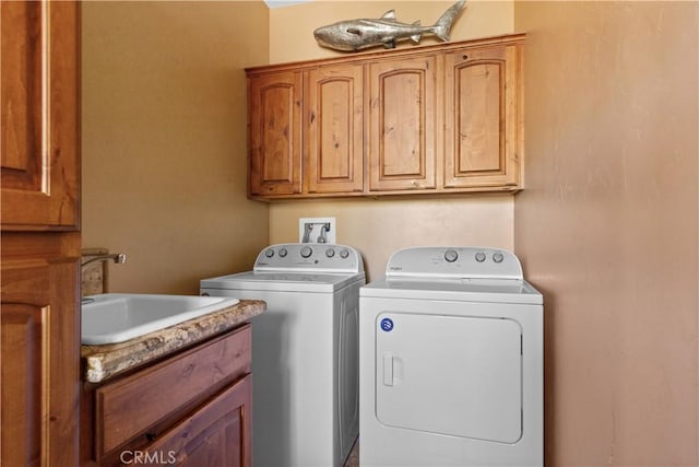 laundry area with sink, cabinets, and independent washer and dryer