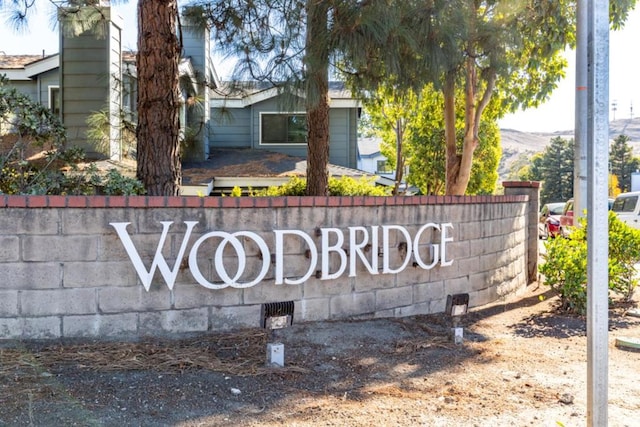 view of community / neighborhood sign