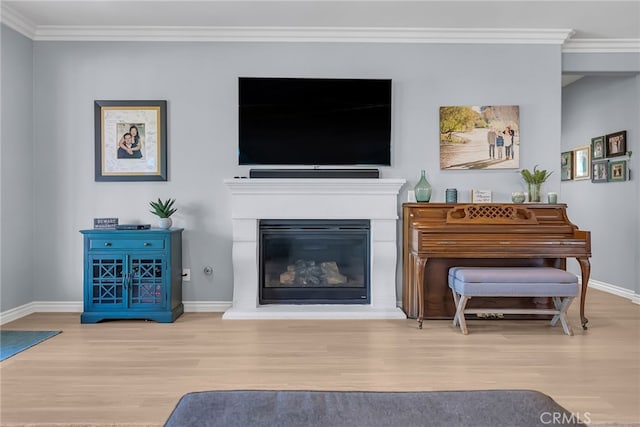 living room featuring hardwood / wood-style floors and crown molding