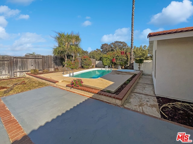 view of swimming pool featuring a patio