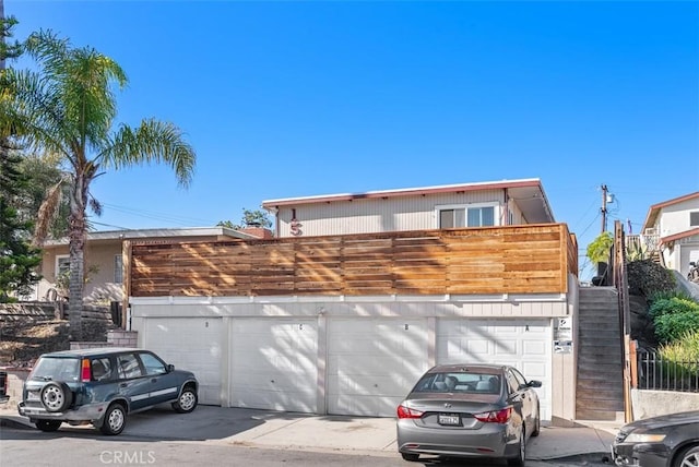 view of front facade featuring a garage