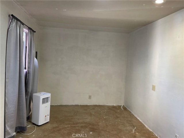 spare room featuring concrete flooring