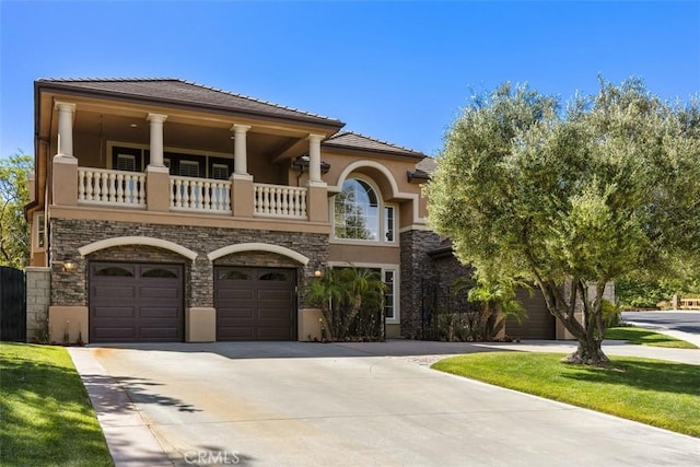 view of front of house featuring a balcony and a garage