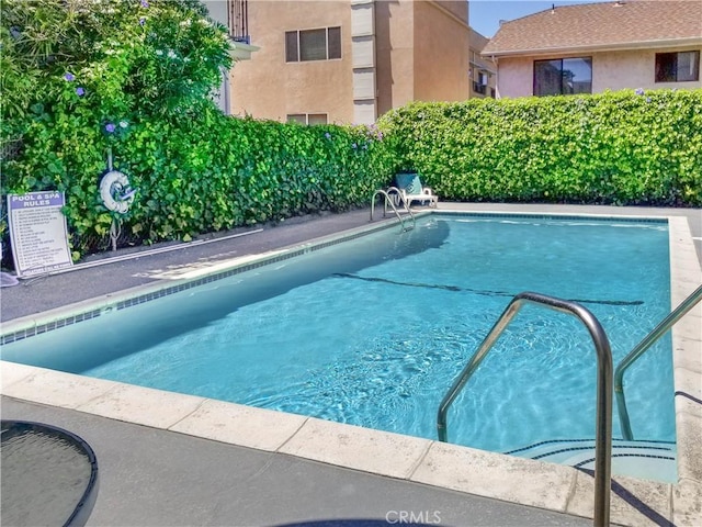 view of swimming pool