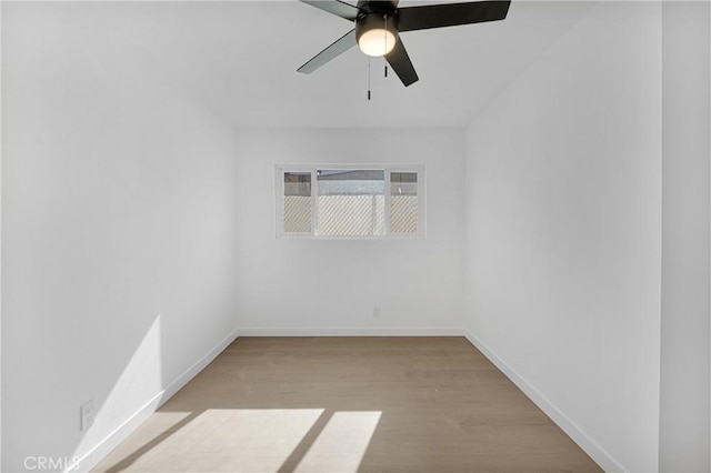 unfurnished room featuring light hardwood / wood-style flooring and ceiling fan