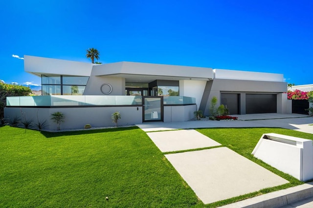 view of front facade featuring a front lawn and a garage