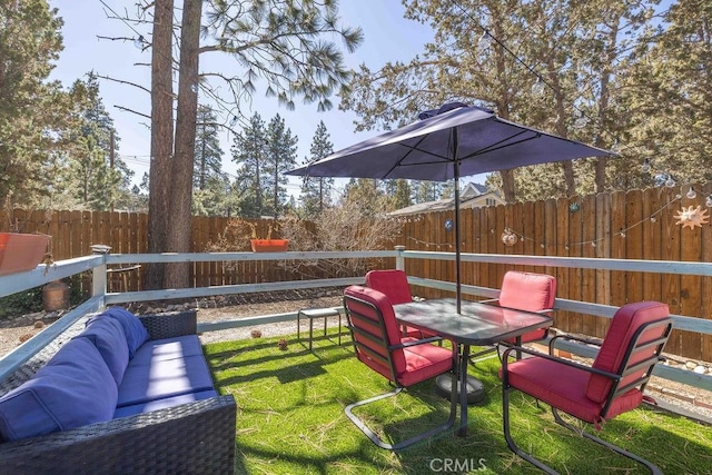 view of yard with an outdoor hangout area