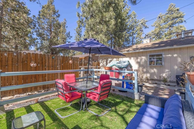 view of patio with outdoor lounge area