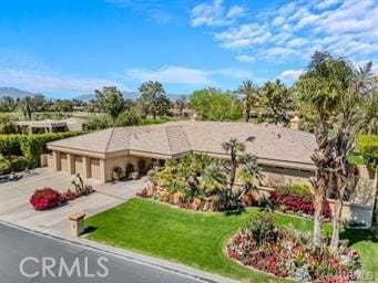 single story home featuring a front yard