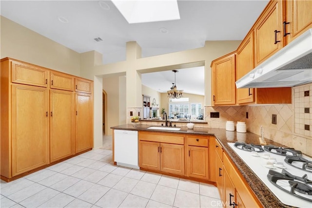 kitchen featuring white appliances, an inviting chandelier, sink, hanging light fixtures, and light tile patterned flooring