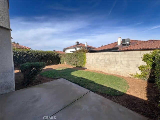 view of yard with a patio