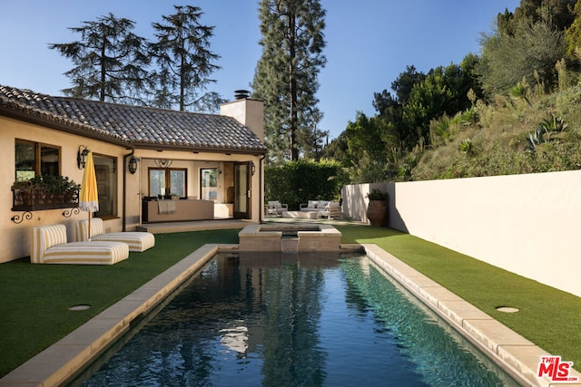 view of pool featuring an in ground hot tub