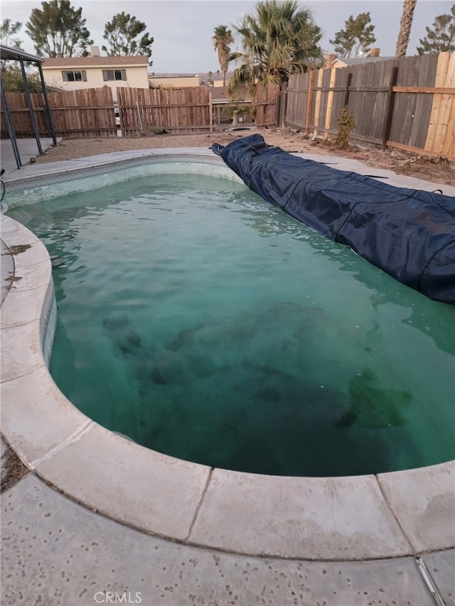 401 Fenmore Dr, Barstow, CA 92311 - view of swimming pool featuring a fenced backyard