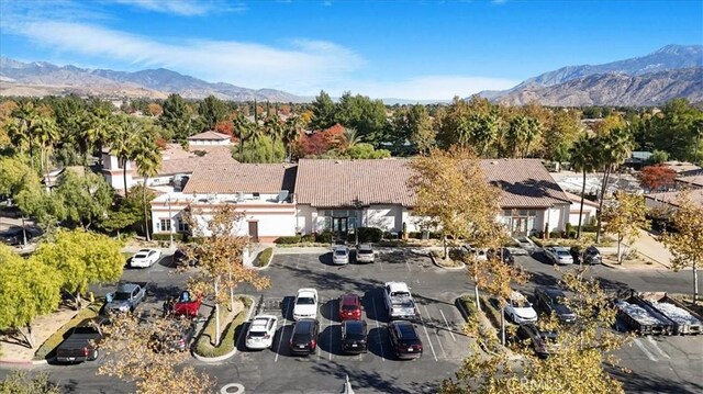 birds eye view of property featuring a mountain view