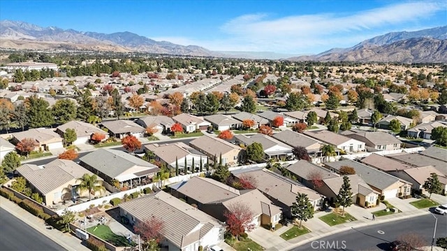 bird's eye view with a mountain view