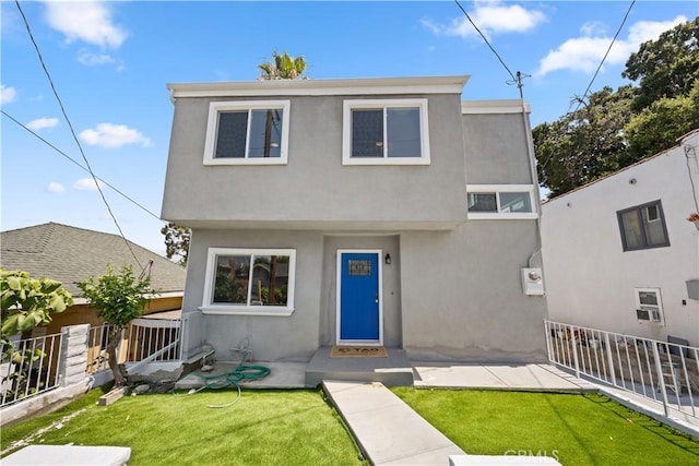 view of front of home featuring a front lawn