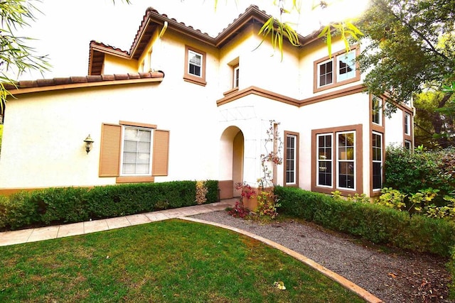 mediterranean / spanish-style house featuring a front yard