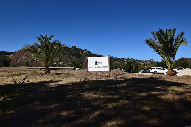 exterior details with a mountain view