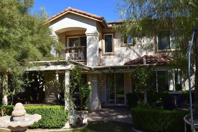 view of front of house with a balcony