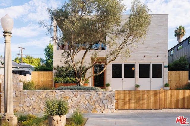 view of front of house with a balcony