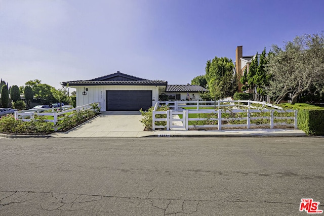 view of front facade featuring a garage