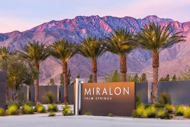 community / neighborhood sign featuring a mountain view