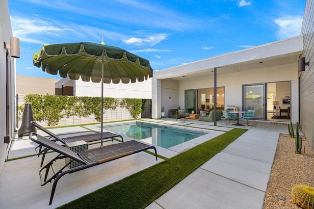 view of swimming pool featuring a patio