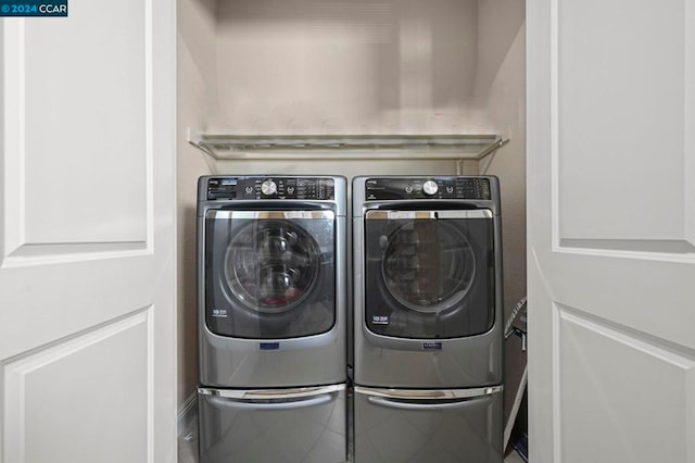 laundry room with independent washer and dryer