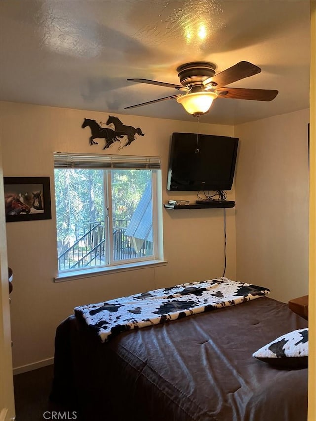 bedroom with ceiling fan