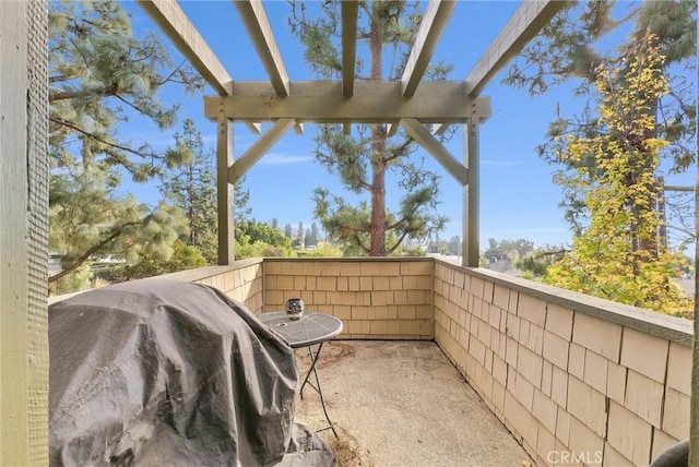 balcony featuring a grill