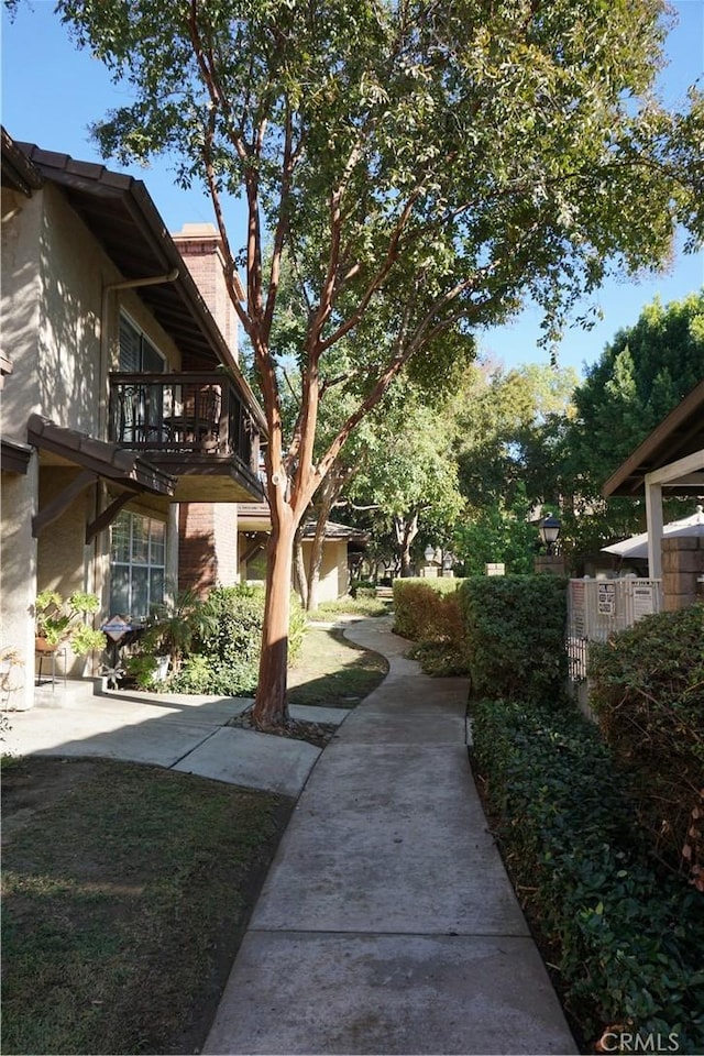 view of yard with a balcony