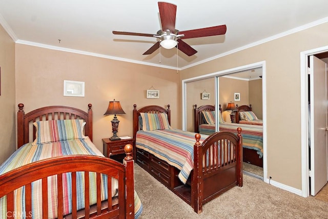 bedroom featuring ceiling fan, crown molding, light carpet, and a closet