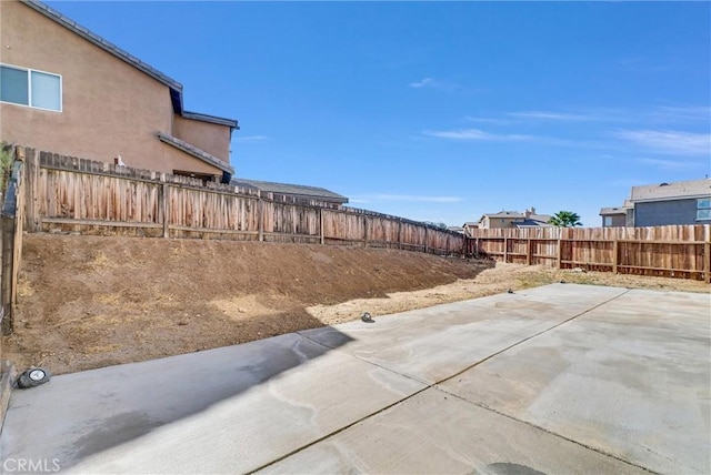 view of yard featuring a patio area