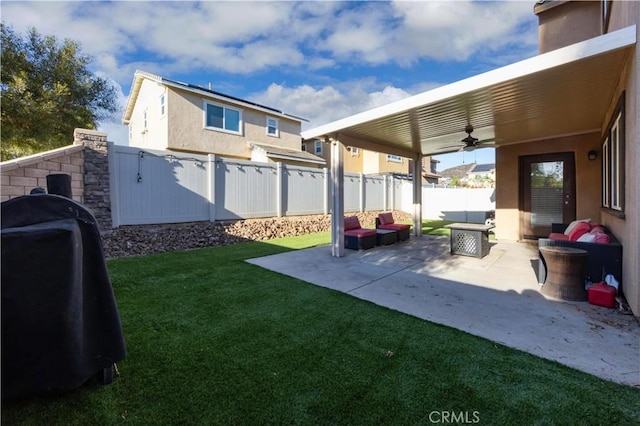 view of yard with outdoor lounge area, ceiling fan, and a patio area