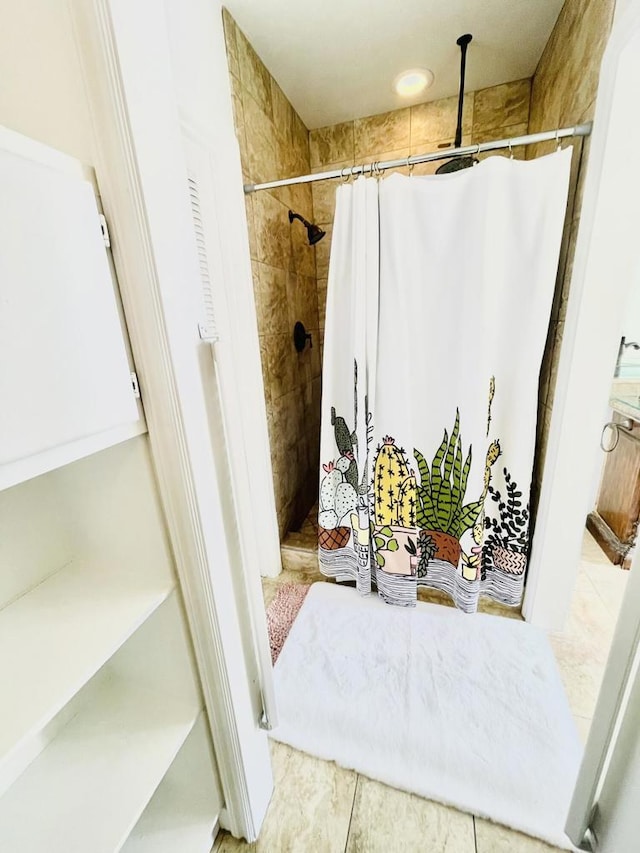 bathroom featuring curtained shower