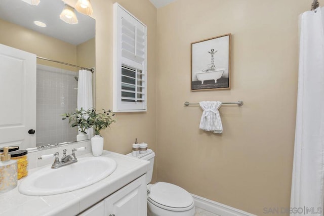 bathroom featuring vanity, a shower with shower curtain, and toilet