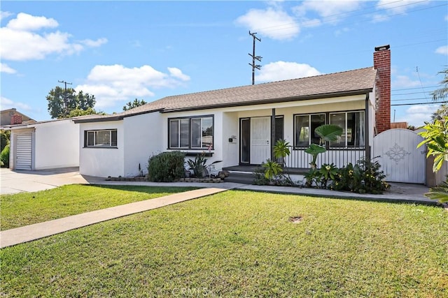 single story home featuring a porch and a front lawn