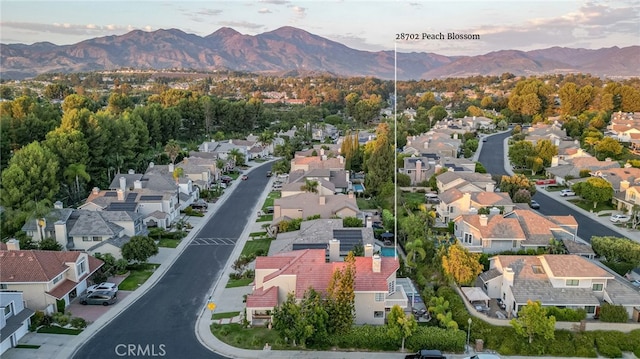 bird's eye view featuring a mountain view