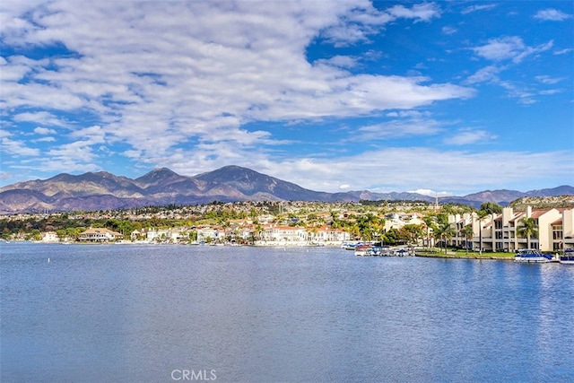 water view with a mountain view