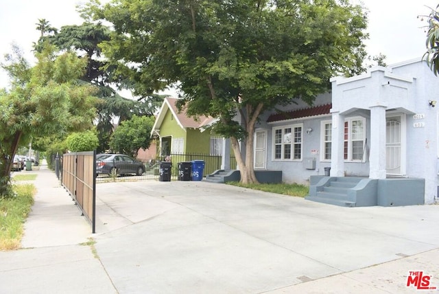 view of front of property