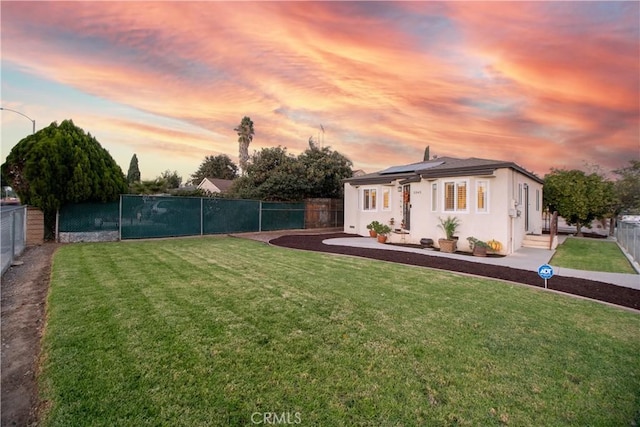 view of yard at dusk