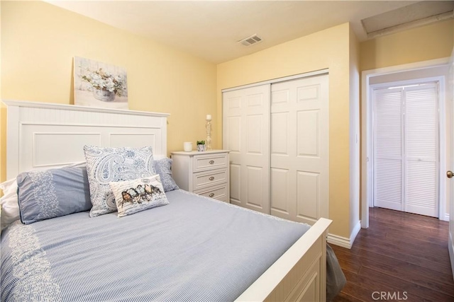 bedroom with dark hardwood / wood-style floors and a closet