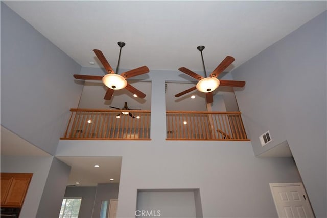 room details featuring ceiling fan