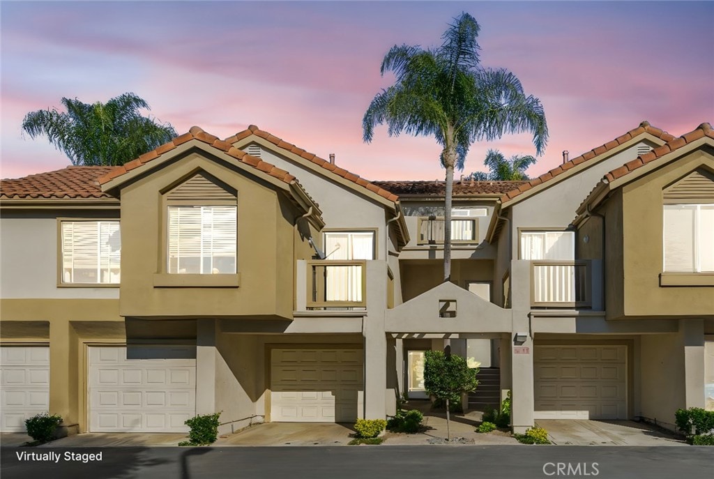 townhome / multi-family property featuring a balcony