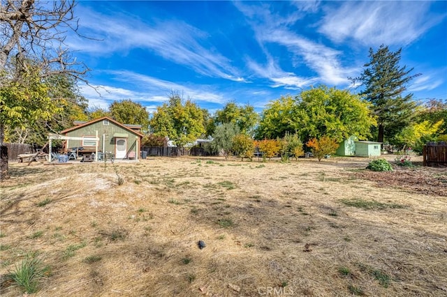 view of yard with a storage unit