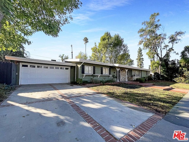 ranch-style house featuring a front lawn and a garage