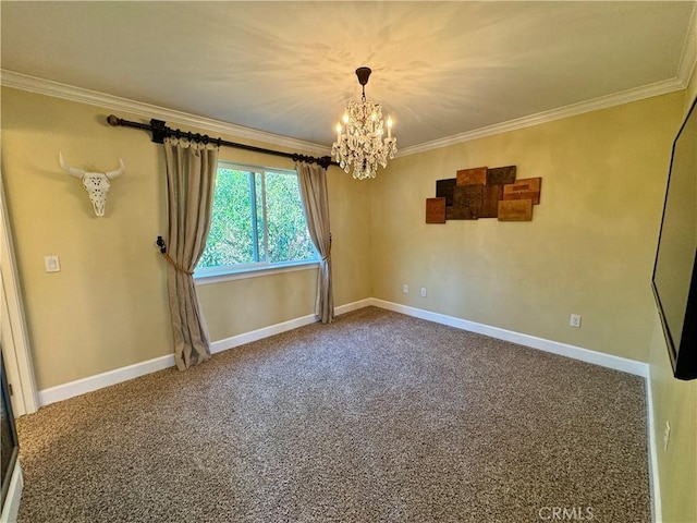 empty room with carpet floors, an inviting chandelier, and crown molding