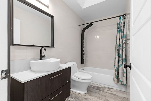 full bathroom with shower / tub combo with curtain, vanity, and toilet