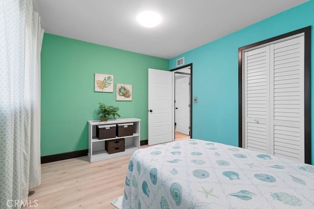 bedroom featuring light wood-type flooring and a closet