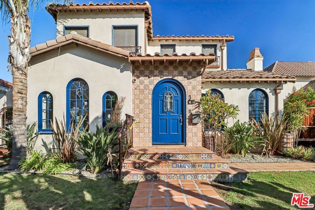 mediterranean / spanish-style house featuring a front yard